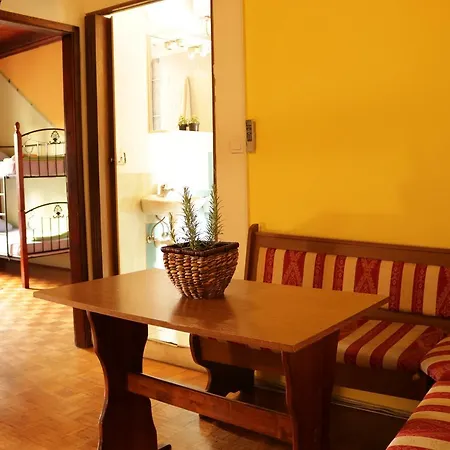 Alma 2 Hostel Porec