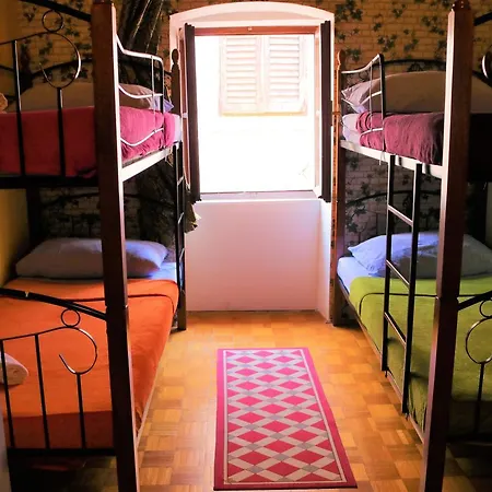 Alma 2 Hostel Porec