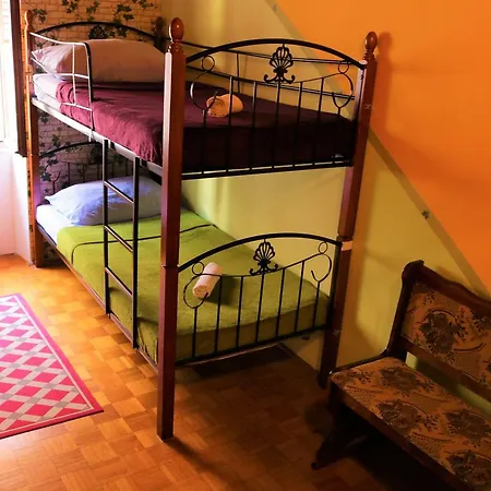 Auberge de jeunesse Alma 2 *