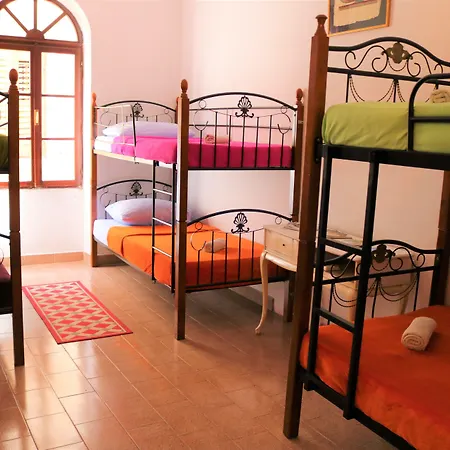 Hostel Alma 2 *