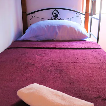 Alma 2 Hostel *